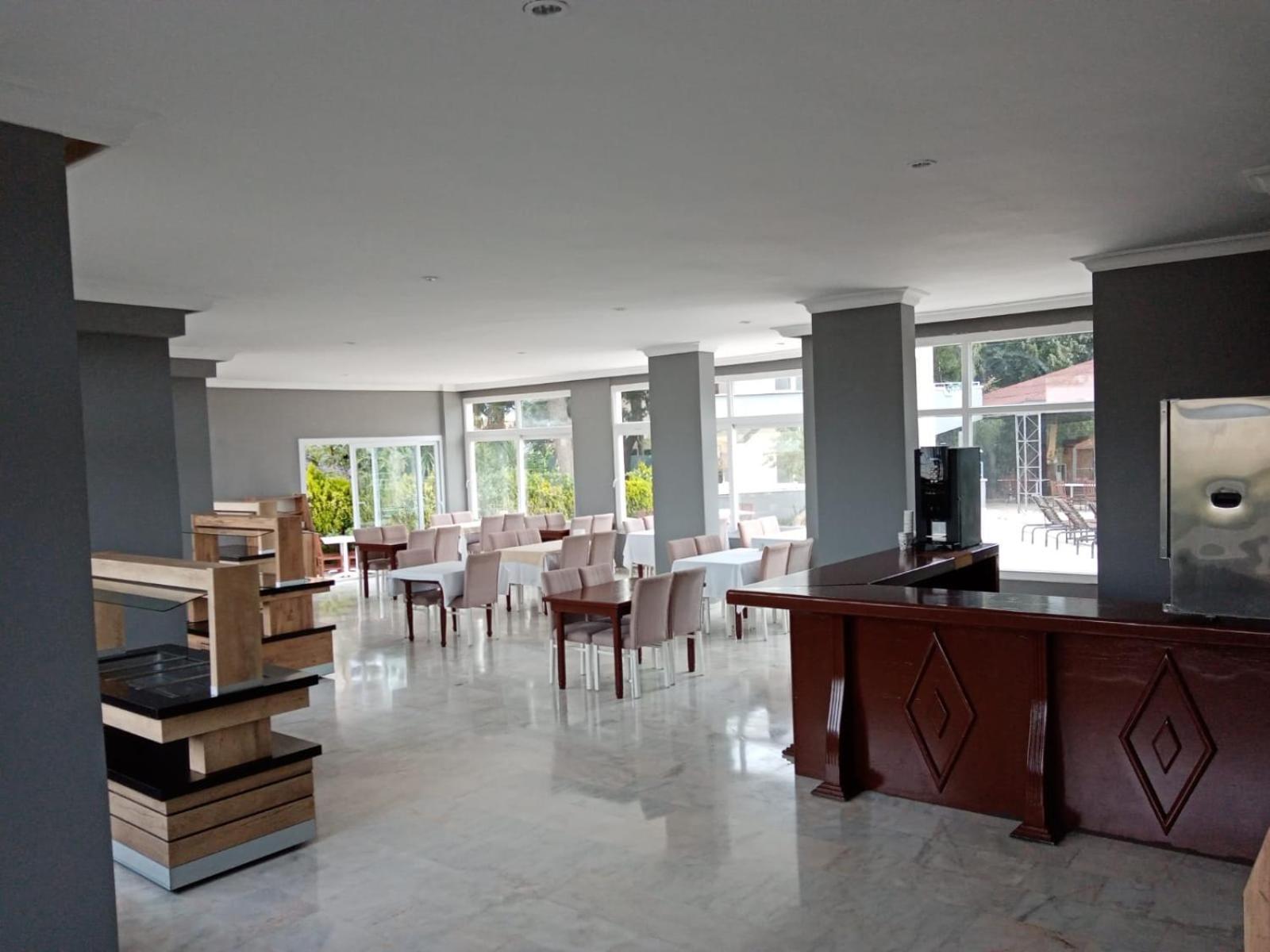 Moonstar Hotel คูซาดาซี ภายนอก รูปภาพ