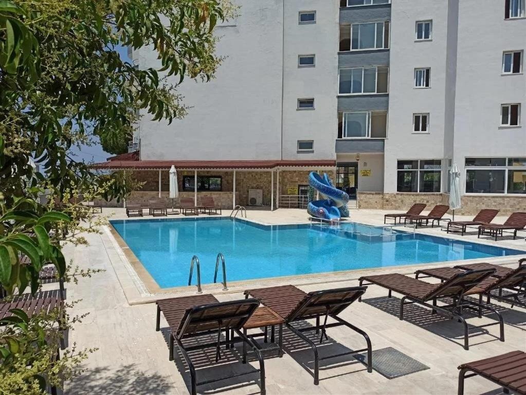 Moonstar Hotel คูซาดาซี ภายนอก รูปภาพ